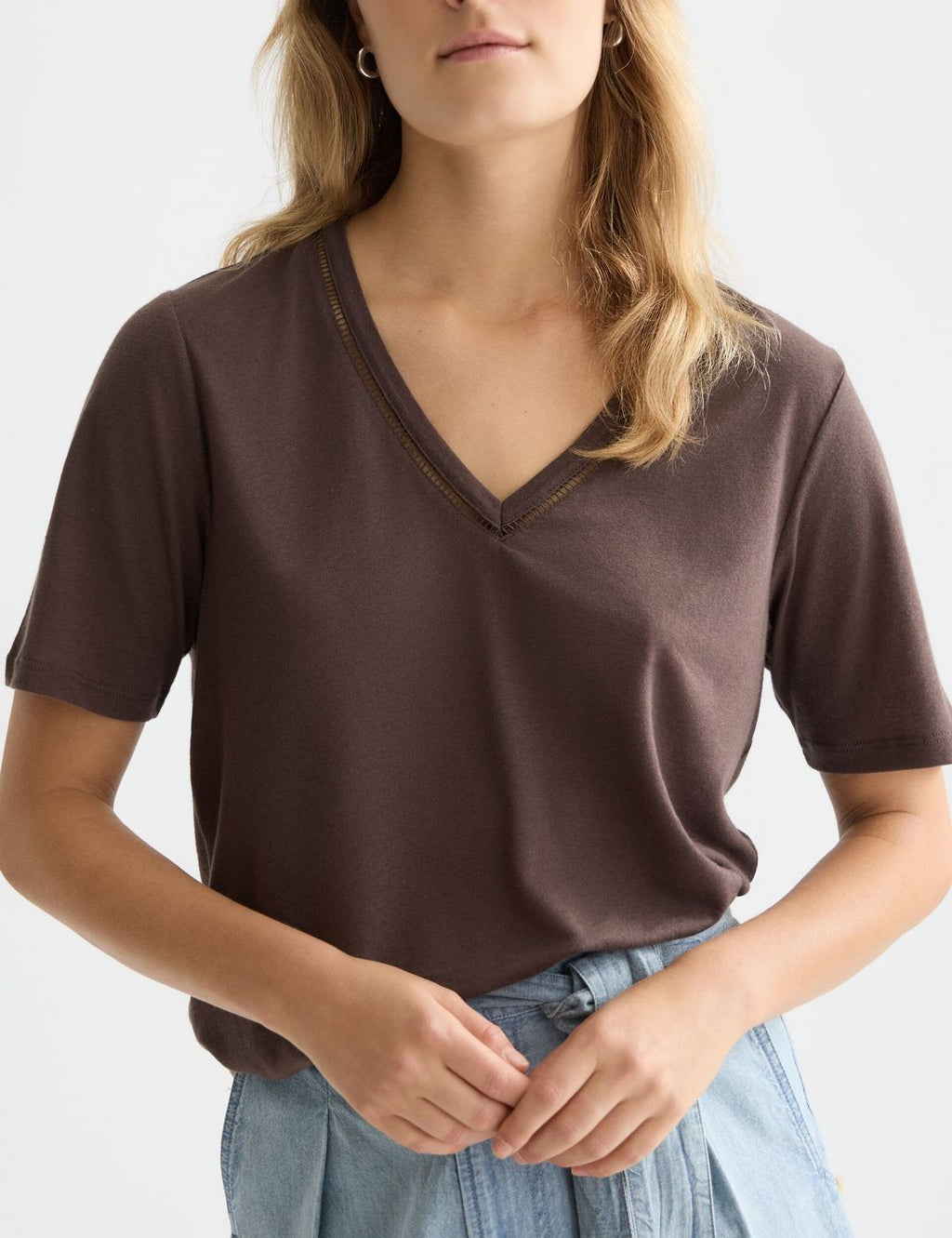 Linen V-Neck T-Shirt - Hot Fudge