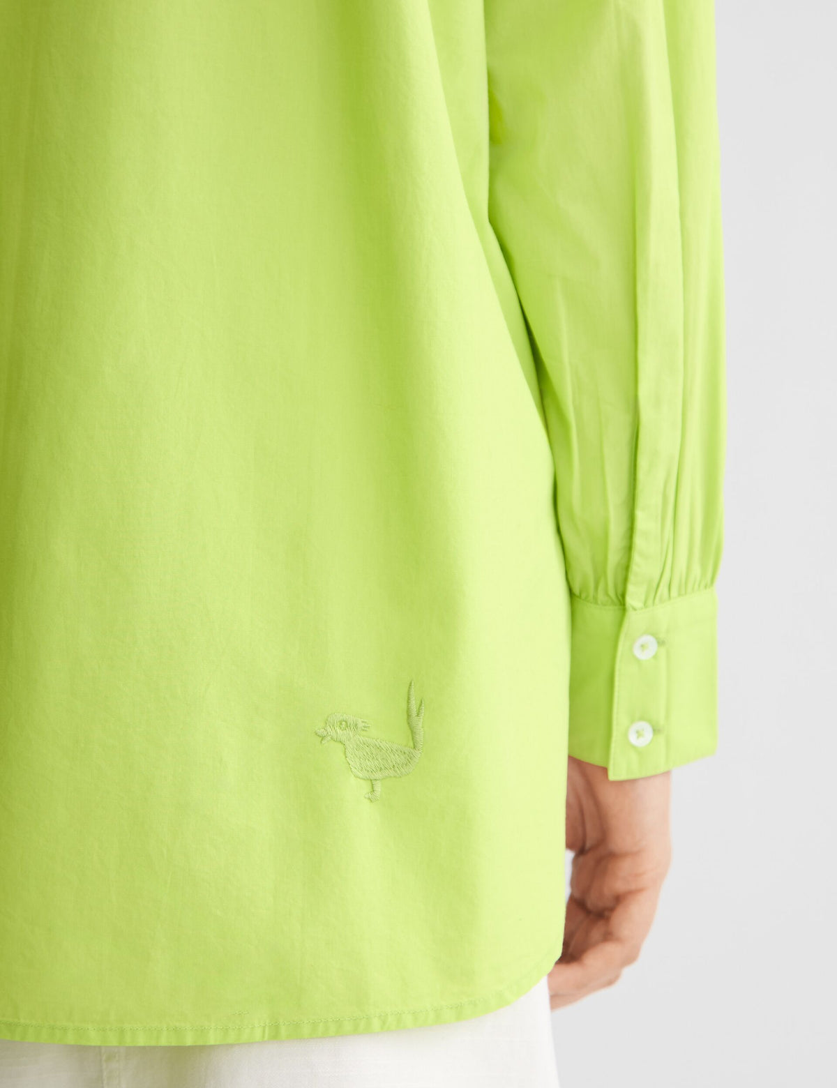 Broderad girlfriend-skjorta - Green Glow