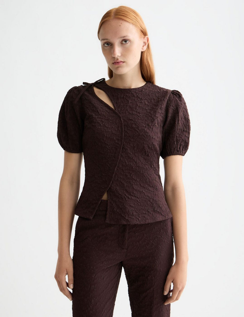 Strukturerad topp med puffärmar - Chocolate Plum