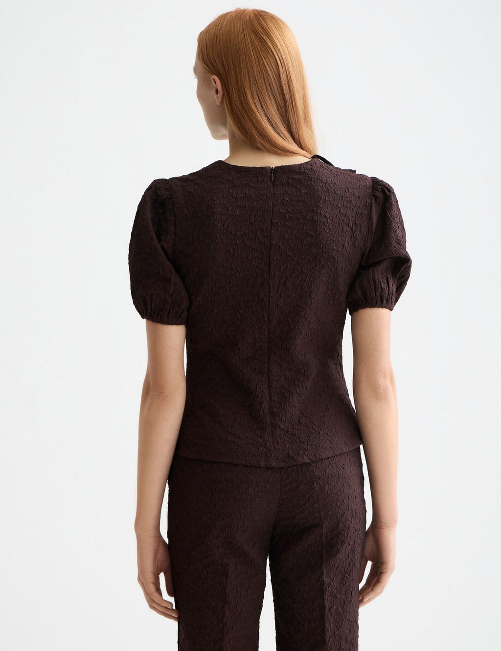 Strukturerad topp med puffärmar - Chocolate Plum