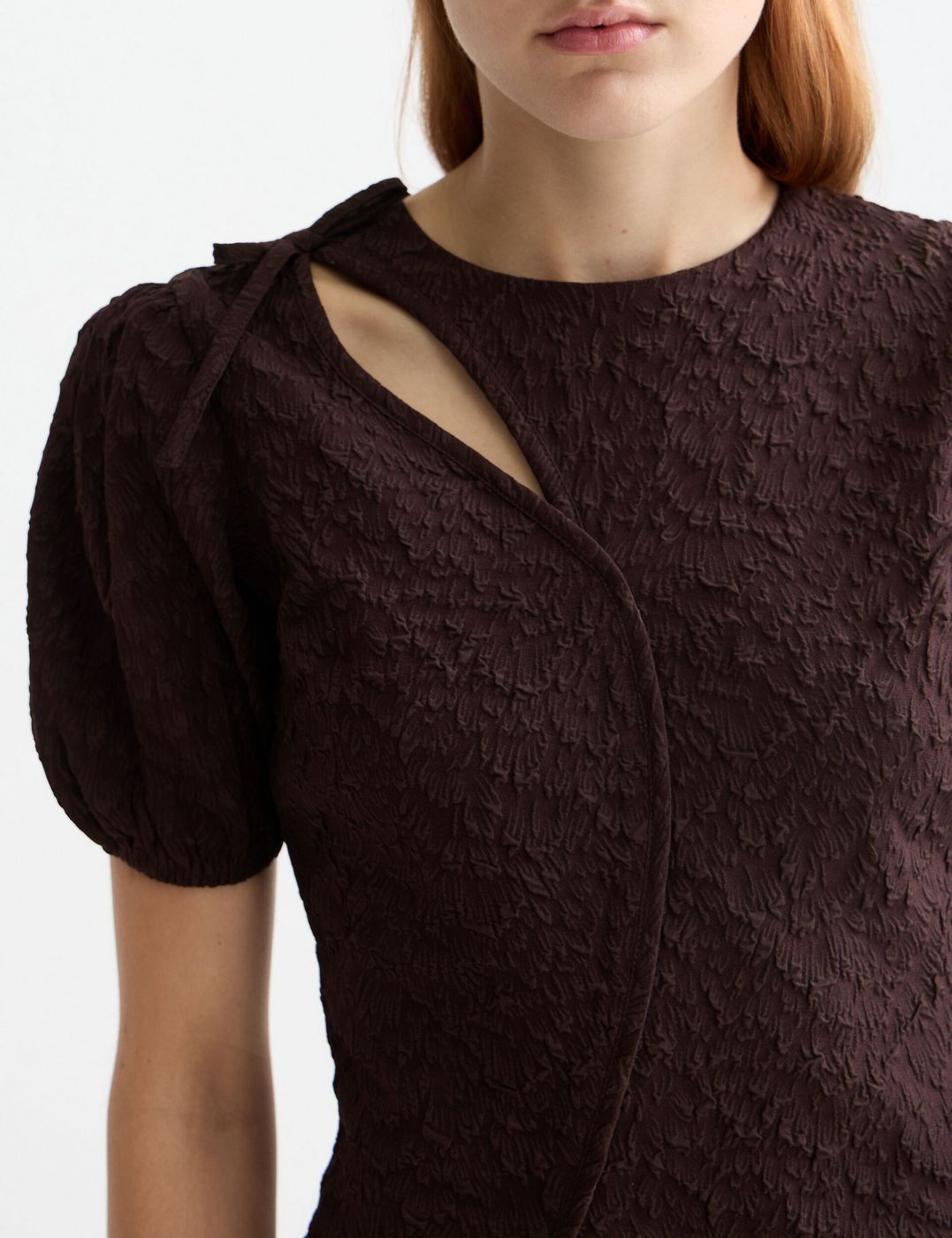 Strukturerad topp med puffärmar - Chocolate Plum