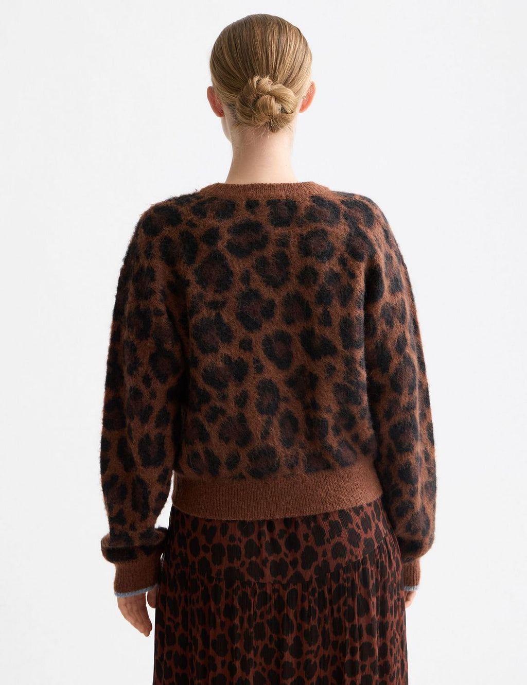 Fluffig jacquardstickad tröja - Peace Leopard