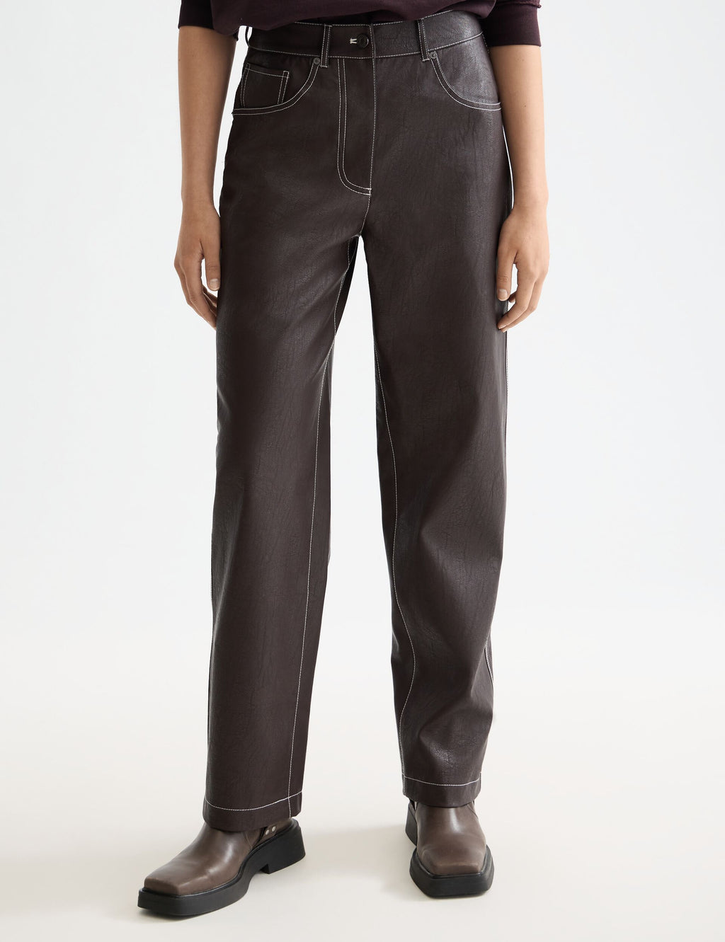 Pantalón Aurora de Polipiel de Tiro Alto y Corte Recto - Chocolate Plum