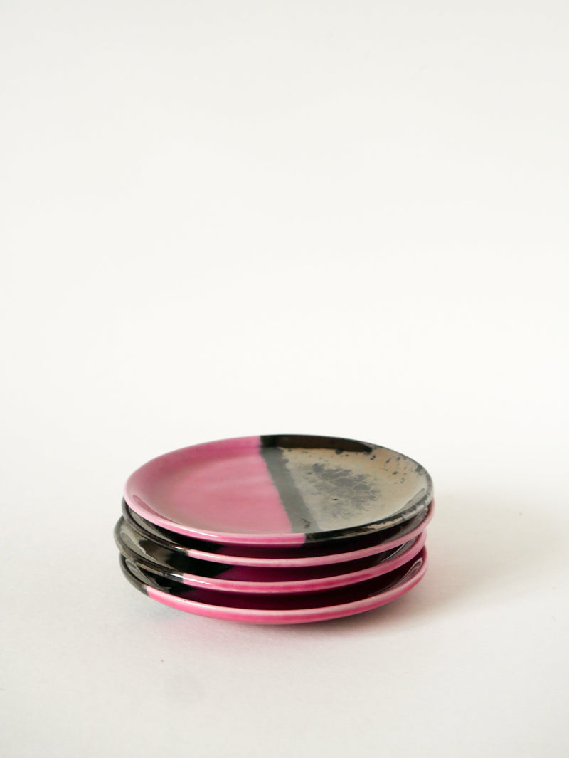 Ensemble De 4 Mini Assiettes Vallauris En Céramique Bicolore - Rose Et Noir Irisé - 1970