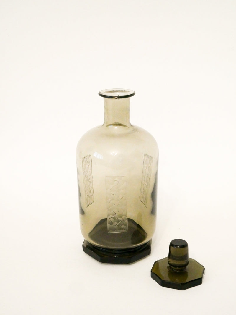 Carafe En Verre Fumé Avec Bouchon - À Motifs Géométriques Gravés - Art Déco - 1930