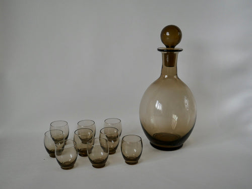 Ensemble Composé D'Une Carafe Et De De 9 Verres À Liqueur Design En Verre Fumé Art Déco - Années 30