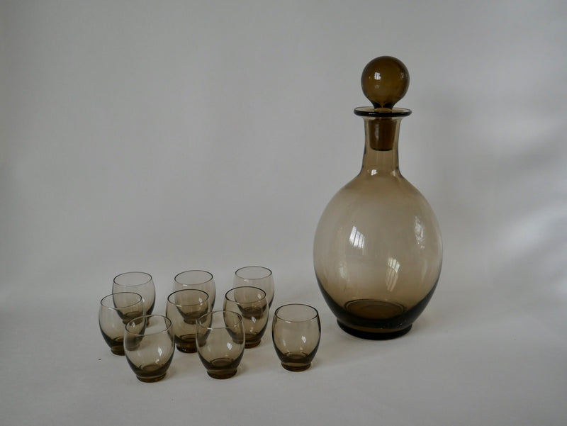 Ensemble Composé D'Une Carafe Et De De 9 Verres À Liqueur Design En Verre Fumé Art Déco - Années 30