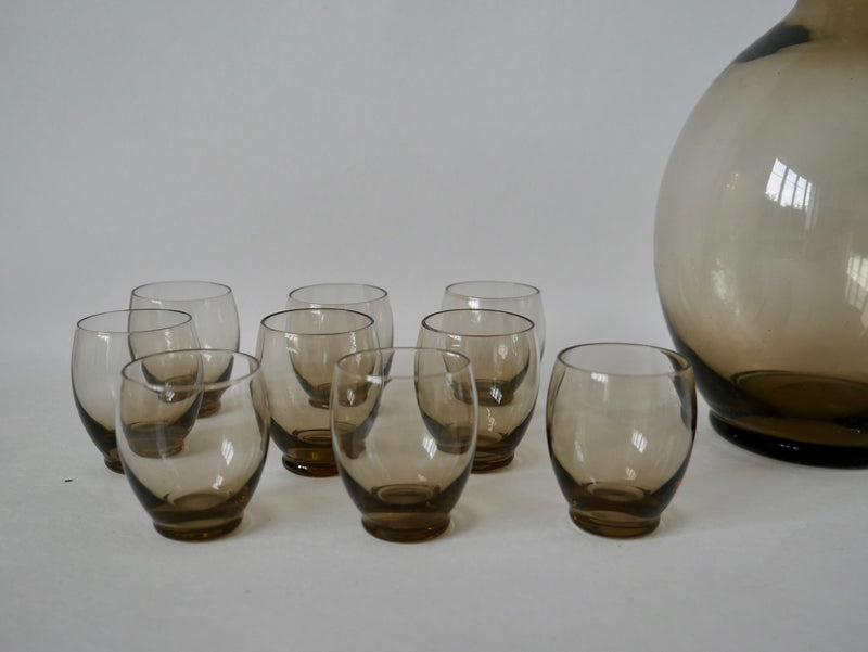 Ensemble Composé D'Une Carafe Et De De 9 Verres À Liqueur Design En Verre Fumé Art Déco - Années 30