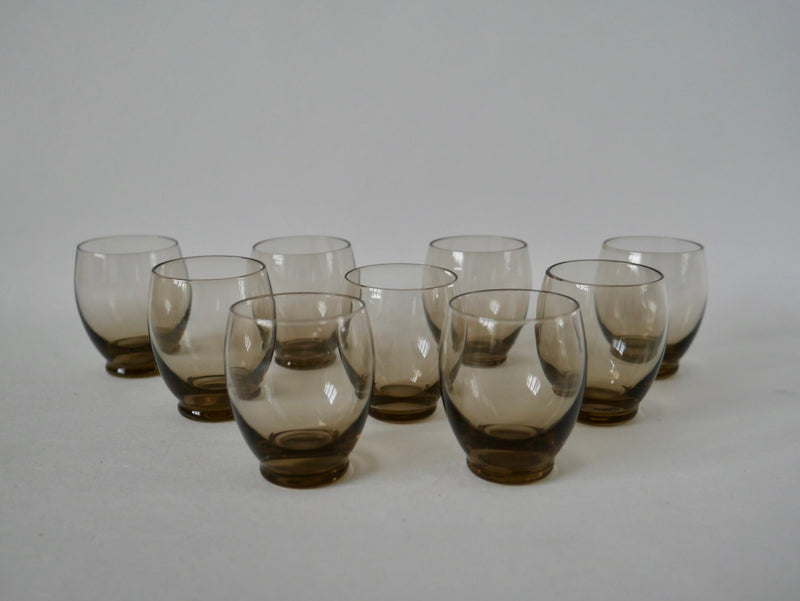 Ensemble Composé D'Une Carafe Et De De 9 Verres À Liqueur Design En Verre Fumé Art Déco - Années 30