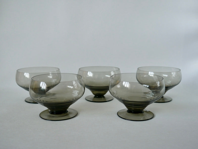 Ensemble De 5 Coupes À Champagne Design Art Déco En Verre Fumé - Années 30-40