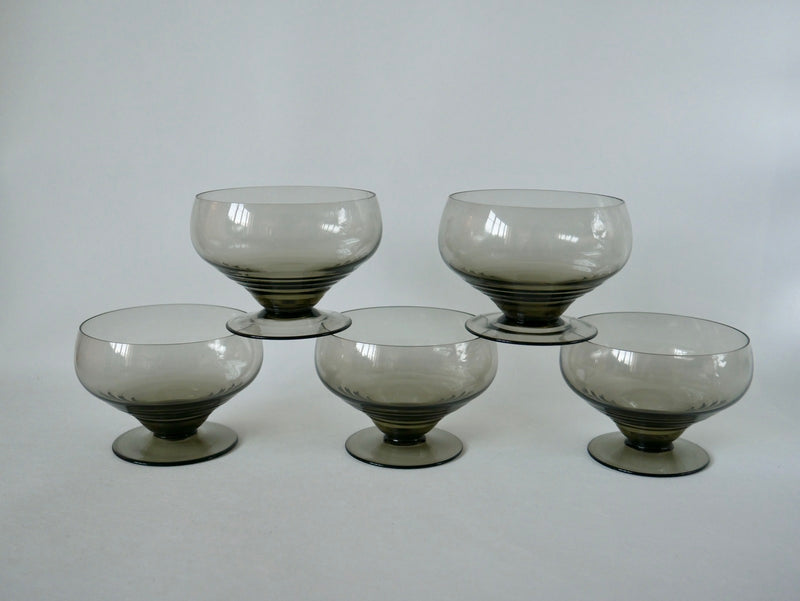 Ensemble De 5 Coupes À Champagne Design Art Déco En Verre Fumé - Années 30-40