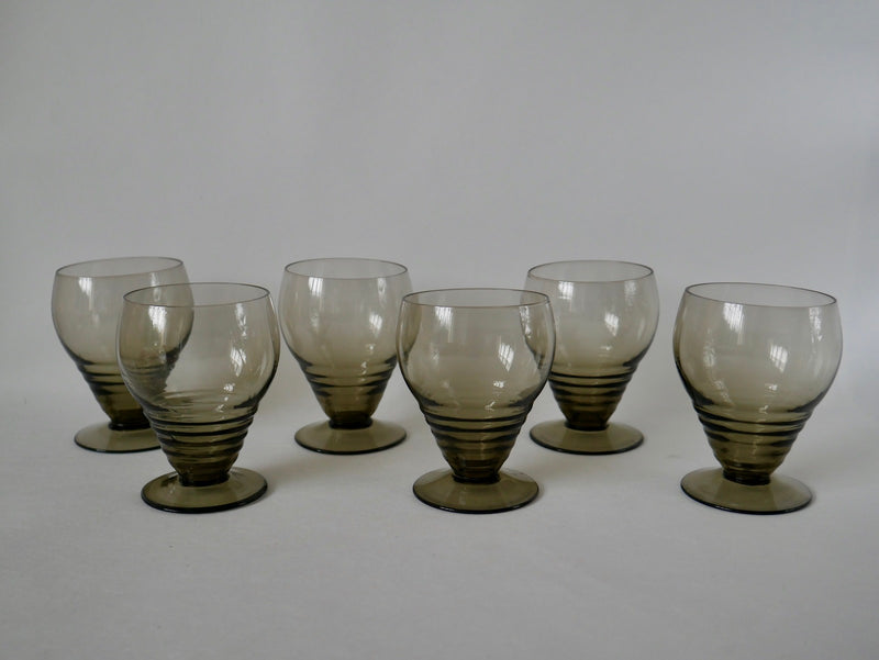 Ensemble De 6 Petits Verres À Vin Design Art Déco En Verre Fumé - Années 30-40