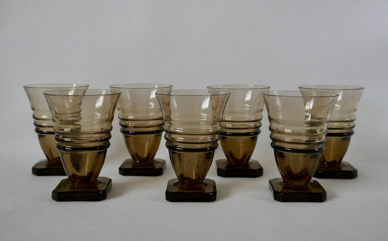 Ensemble De 7 Petits Verres À Vin En Verre Fumé Design Pieds Carré Art Déco - Années 30-40