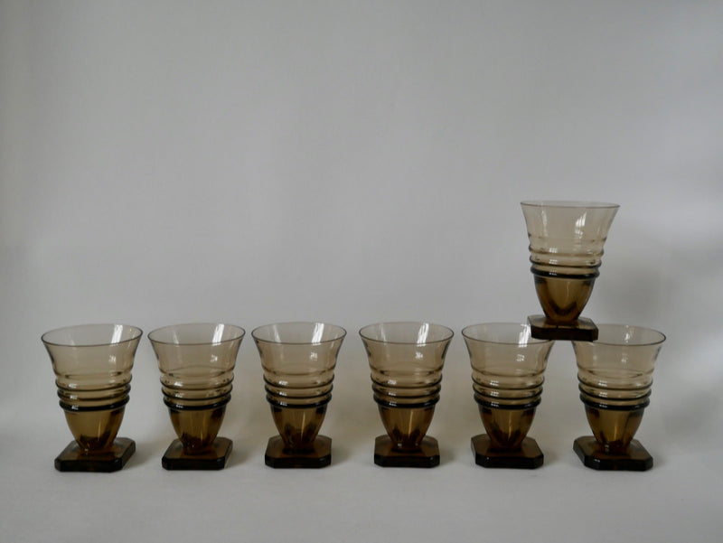 Ensemble De 7 Petits Verres À Vin En Verre Fumé Design Pieds Carré Art Déco - Années 30-40