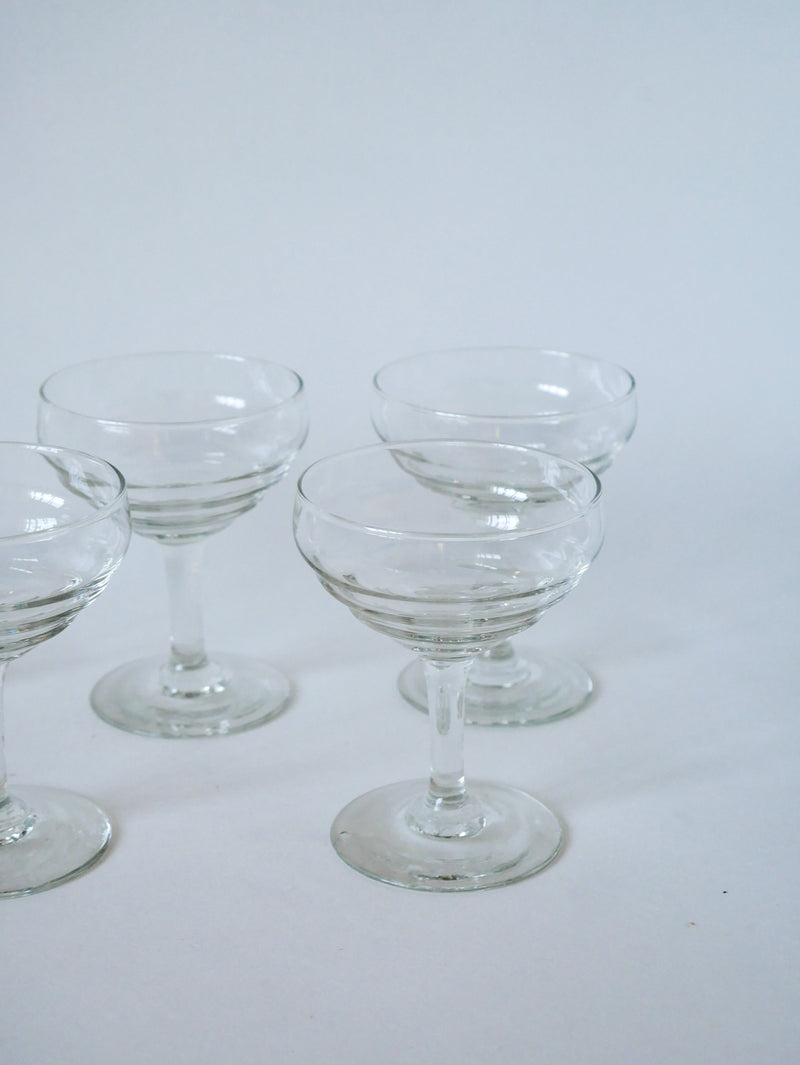 Ensemble De 5 Coupes À Champagne En Verre Moulé - 1950