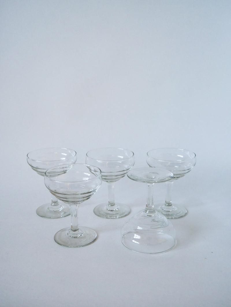 Ensemble De 5 Coupes À Champagne En Verre Moulé - 1950