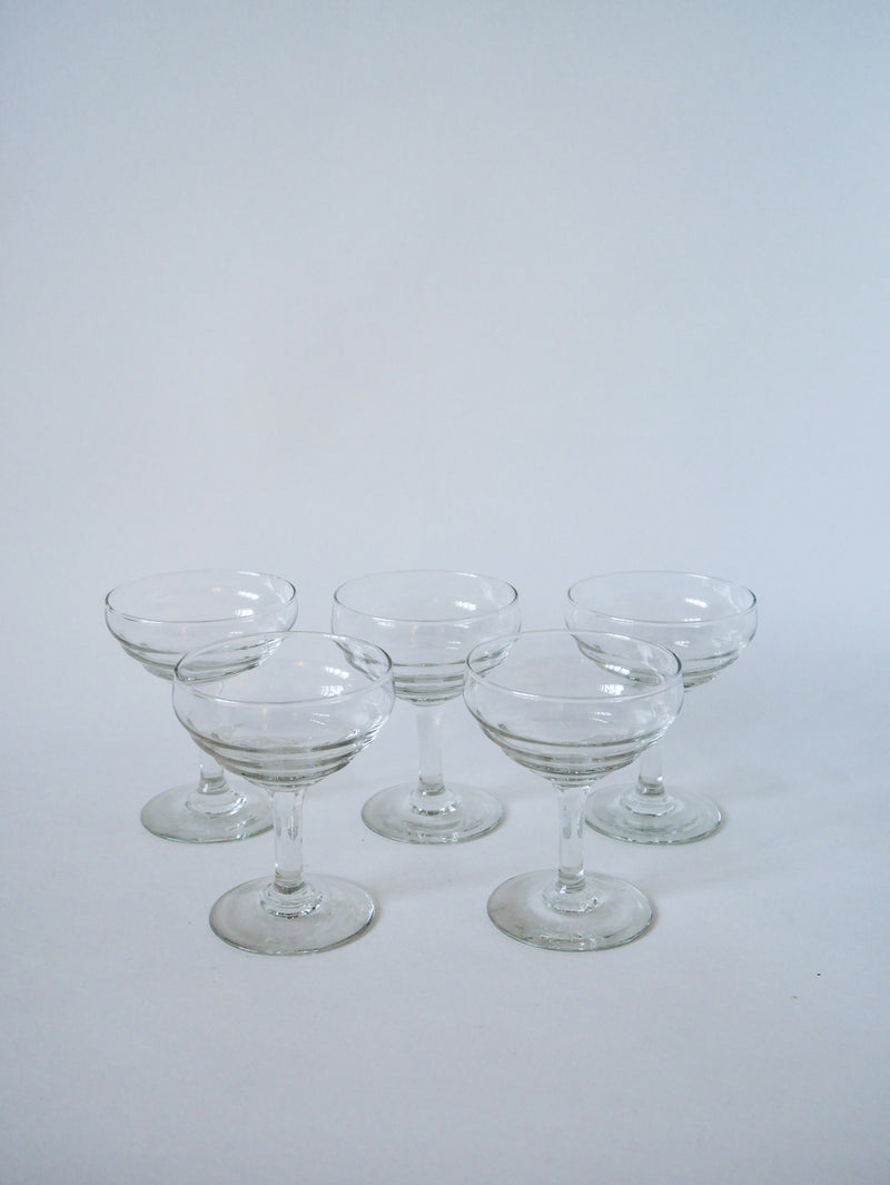 Ensemble De 5 Coupes À Champagne En Verre Moulé - 1950