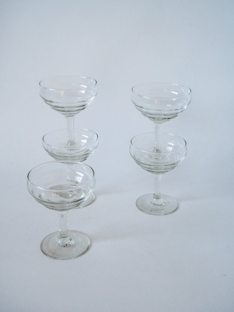 Ensemble De 5 Coupes À Champagne En Verre Moulé - 1950