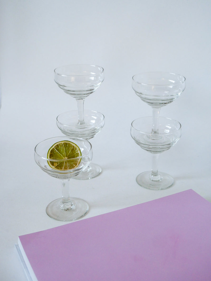 Ensemble De 5 Coupes À Champagne En Verre Moulé - 1950