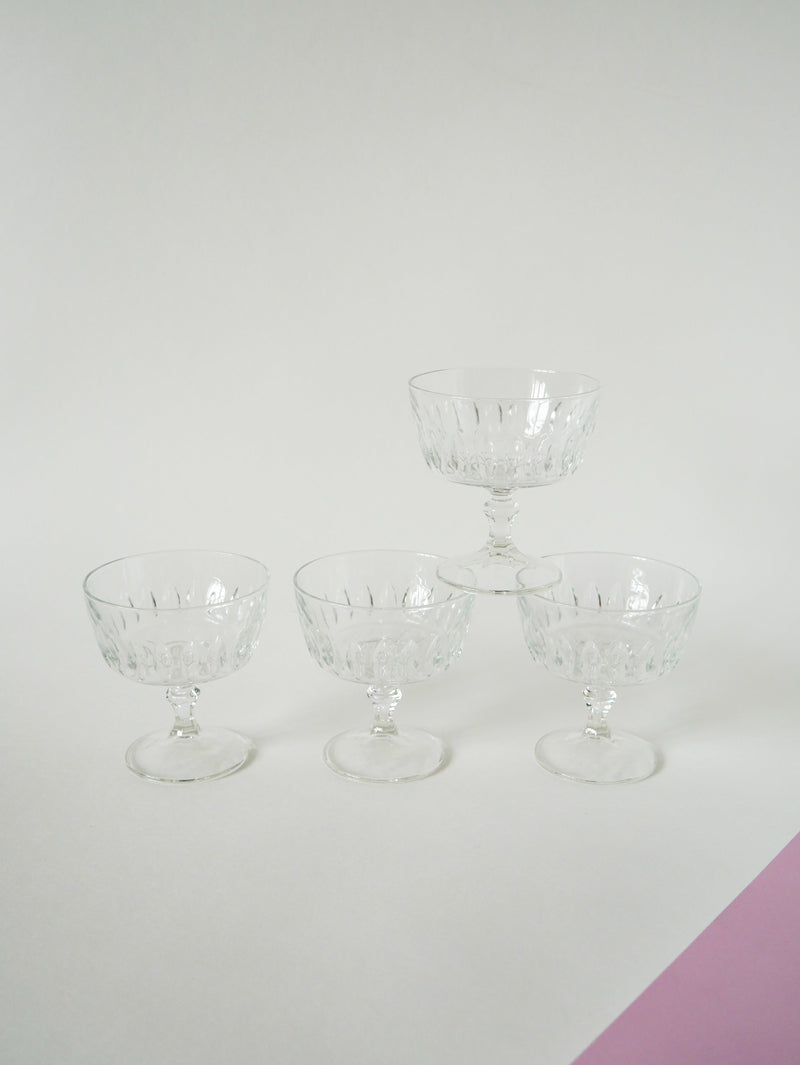 Ensemble De 4 Coupes À Champagne En Verre Moulé - 1950