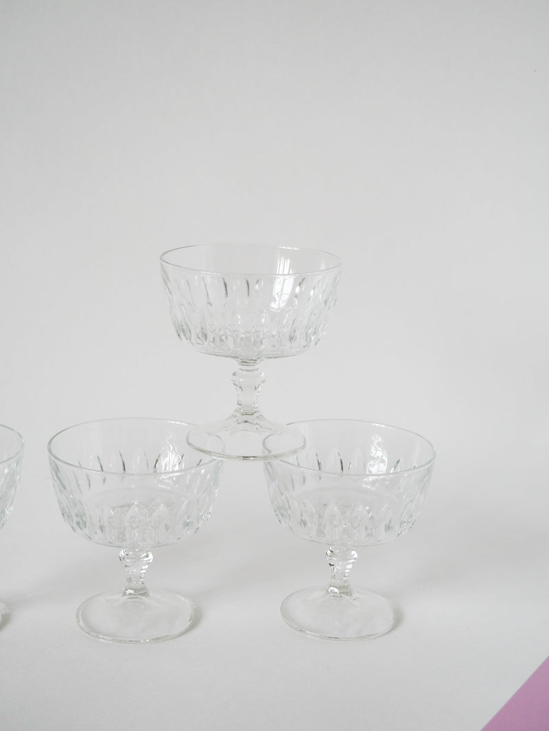 Ensemble De 4 Coupes À Champagne En Verre Moulé - 1950