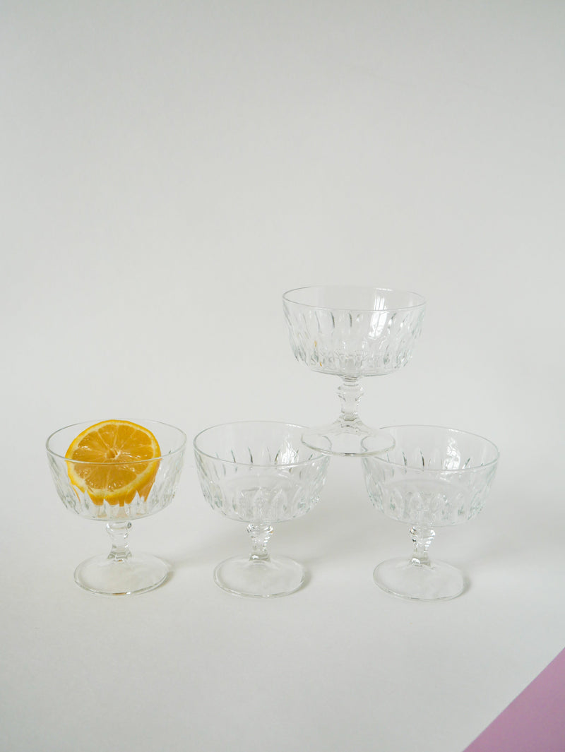 Ensemble De 4 Coupes À Champagne En Verre Moulé - 1950