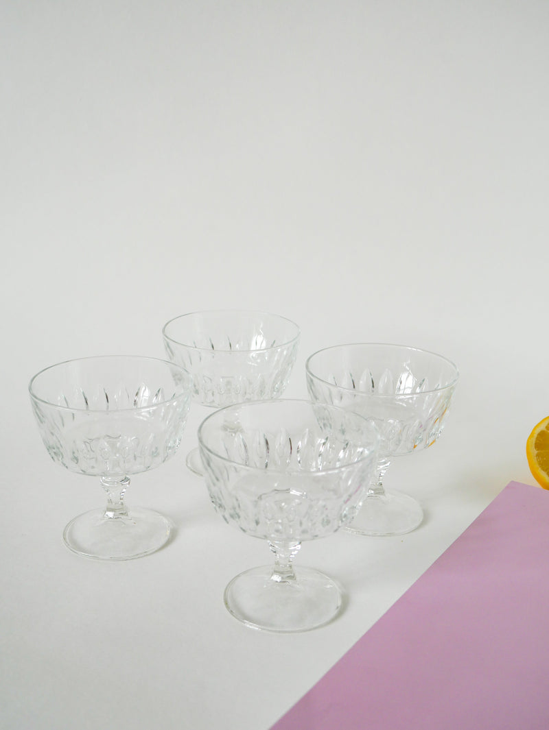 Ensemble De 4 Coupes À Champagne En Verre Moulé - 1950