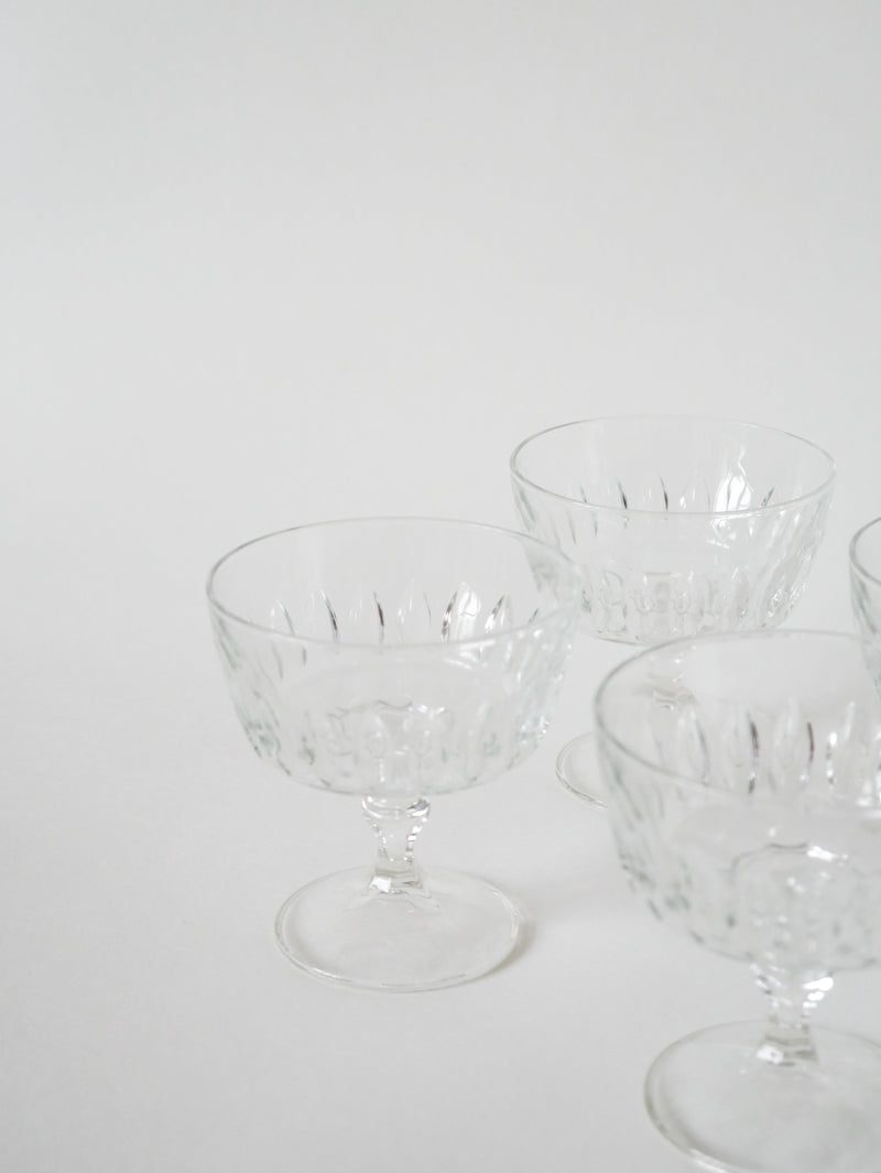 Ensemble De 4 Coupes À Champagne En Verre Moulé - 1950