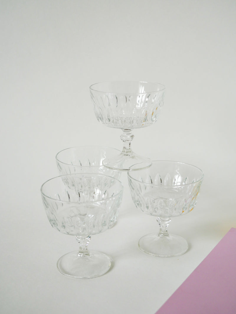 Ensemble De 4 Coupes À Champagne En Verre Moulé - 1950