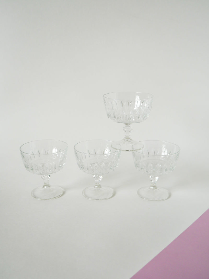 Ensemble De 4 Coupes À Champagne En Verre Moulé - 1950