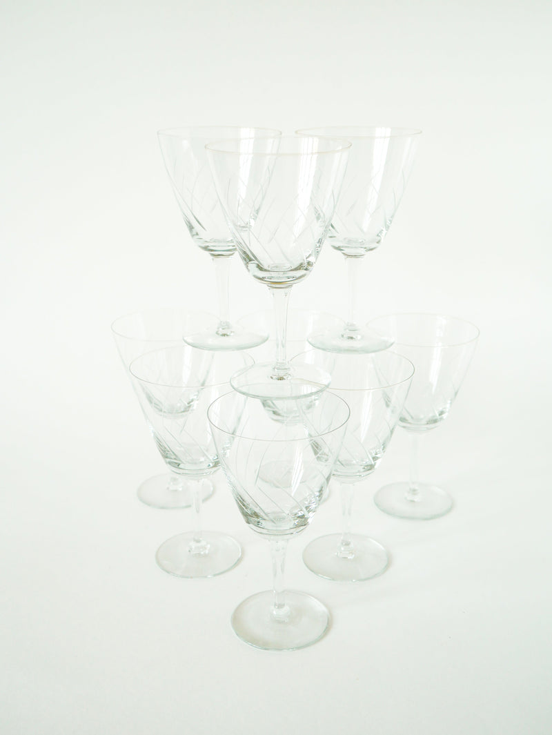 Lot De 9 Verres À Vin En Cristal Gravé - 1960