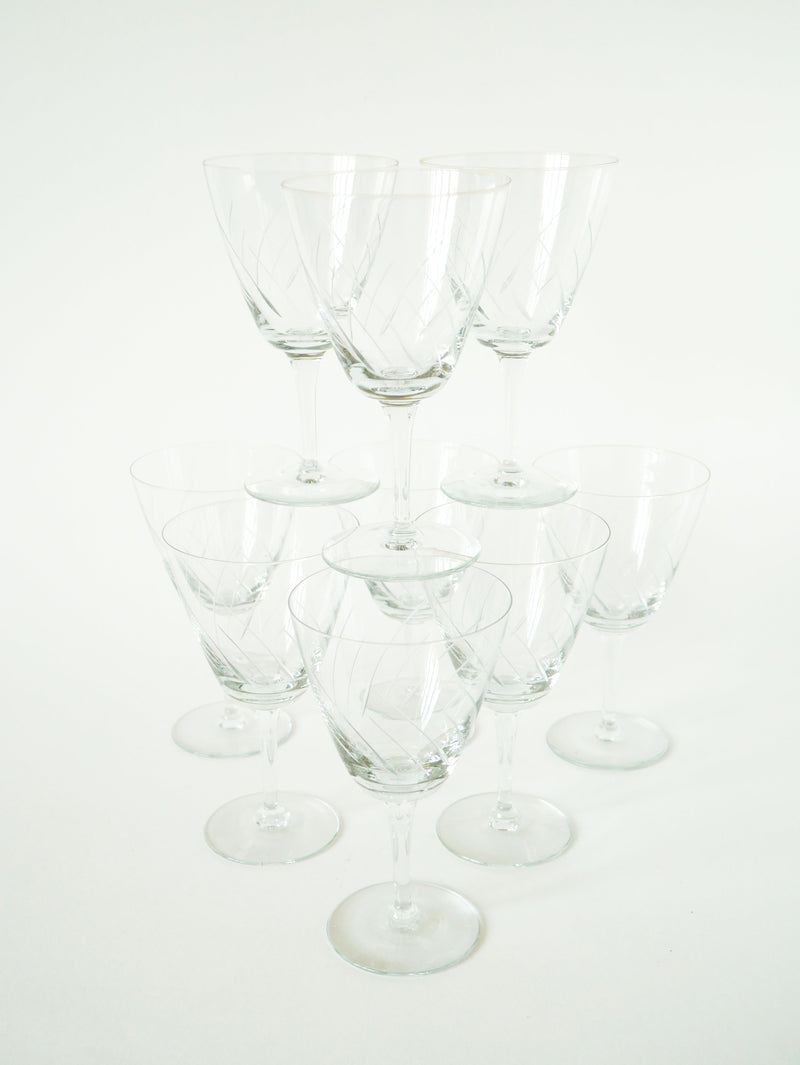 Lot De 9 Verres À Vin En Cristal Gravé - 1960