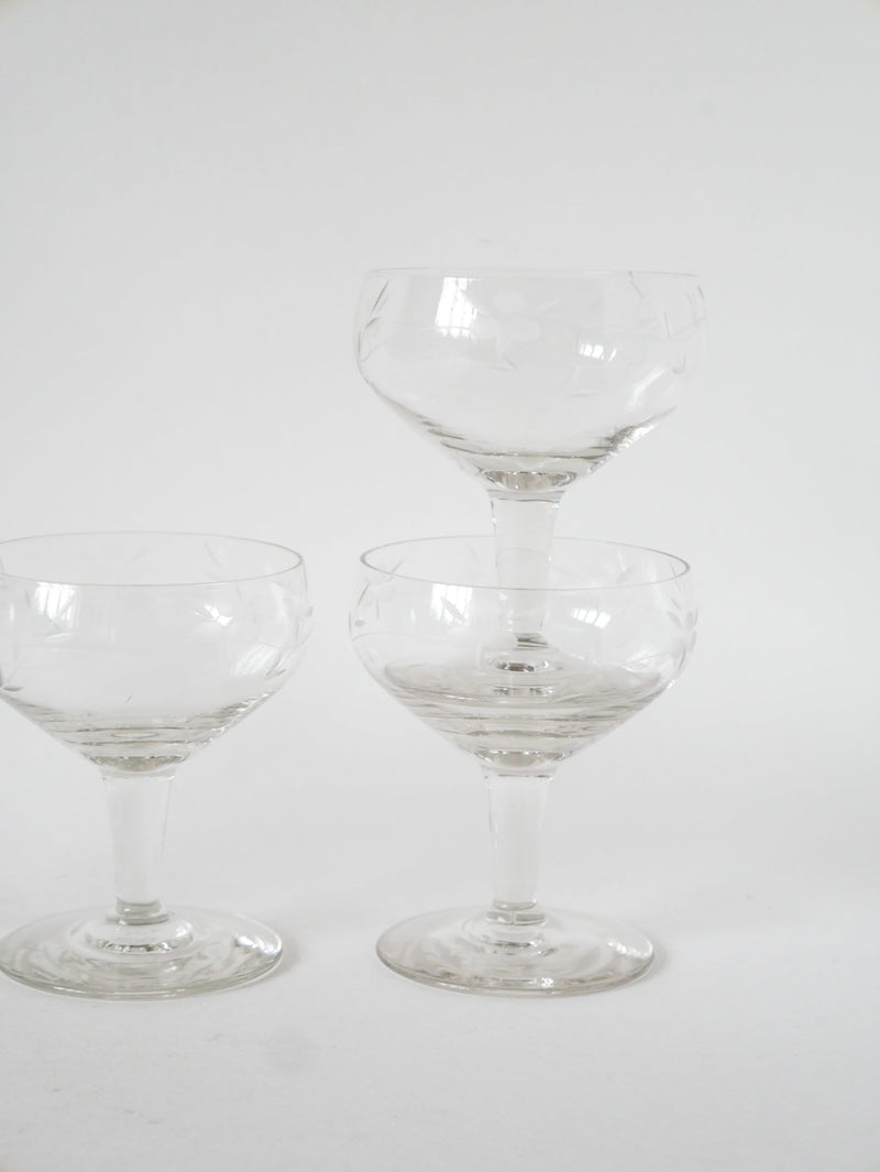 Ensemble De 4 Coupes À Champagne En Cristal Gravé - 1950