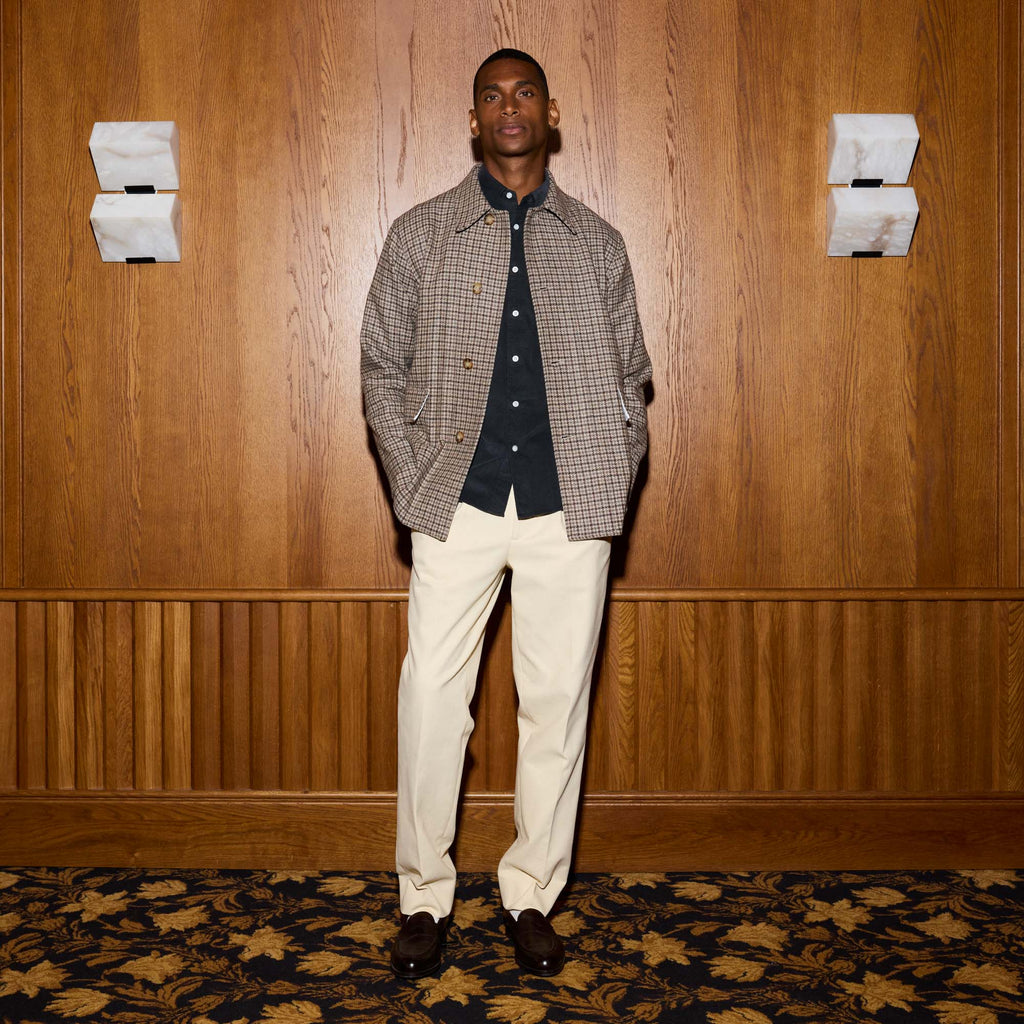 Hast – Brown Houndstooth Wool Overshirt, male model from the front, checked jacket, dark shirt, light trousers