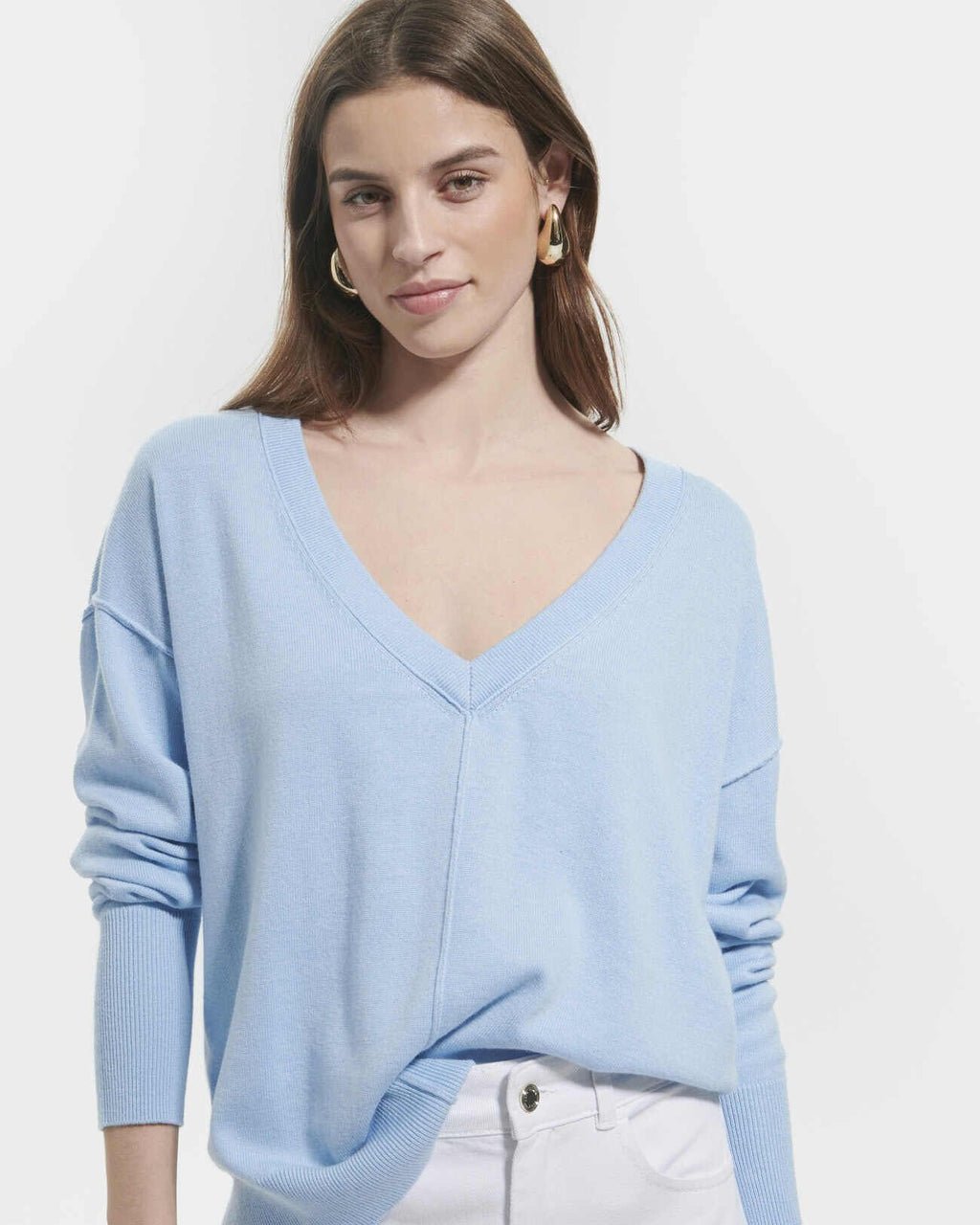 Thin sky blue V-neck sweater_1