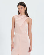 Robe asymétrique satinée nude_2
