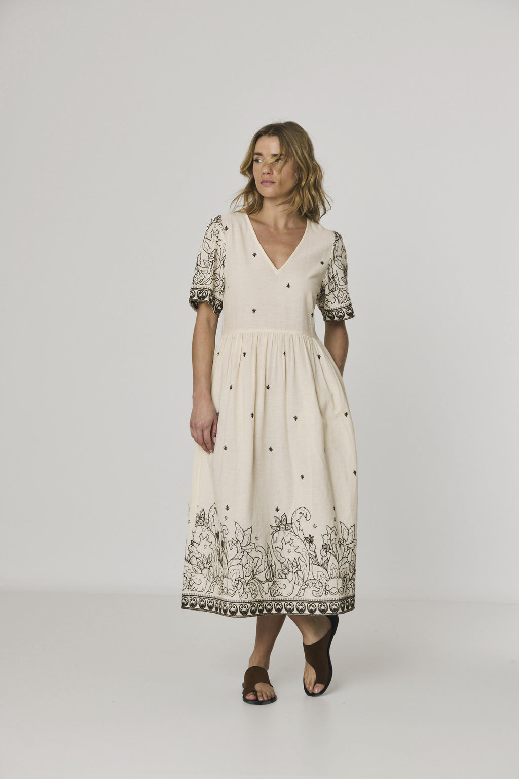Robe Brodée - Écru