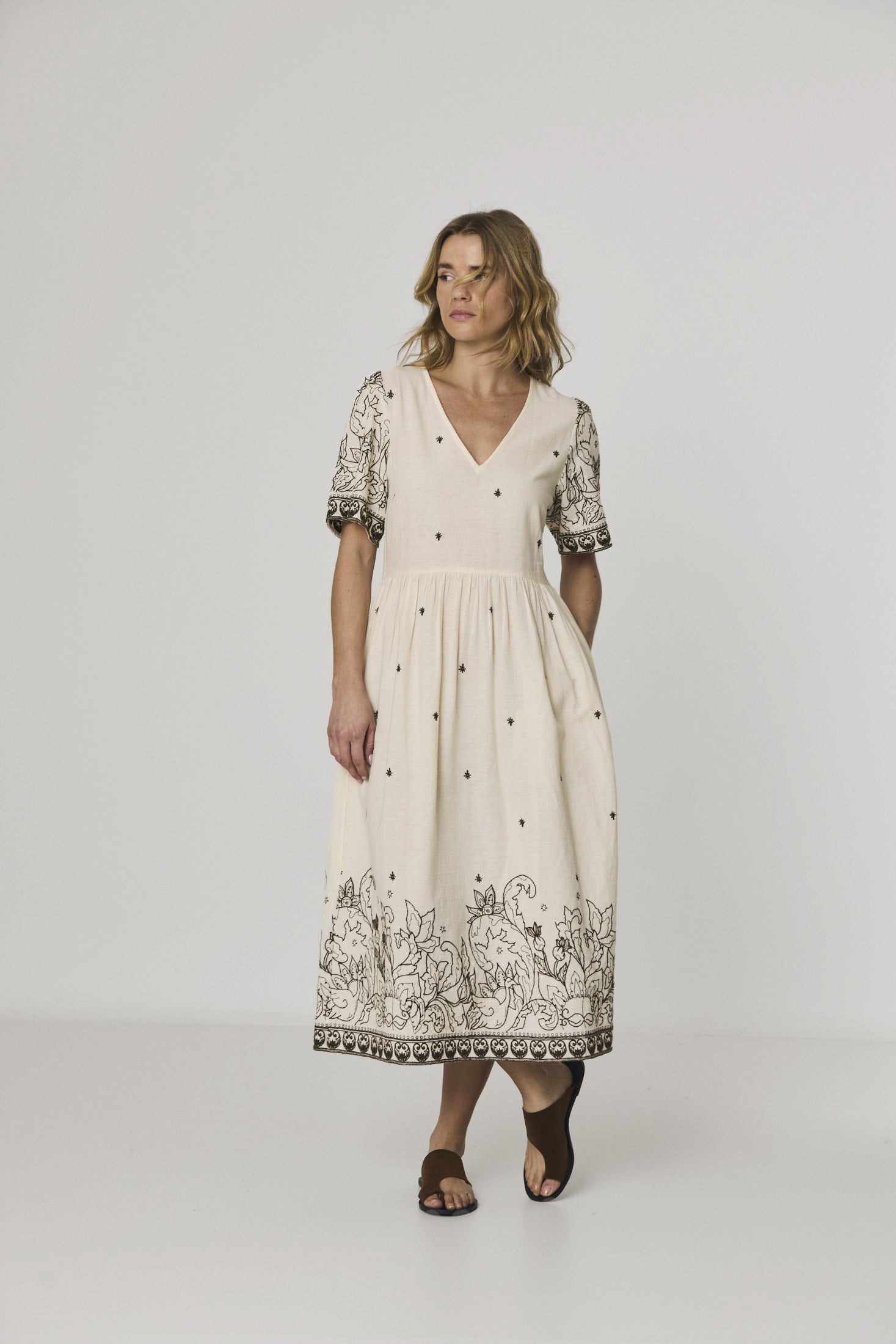 Robe Brodée - Écru