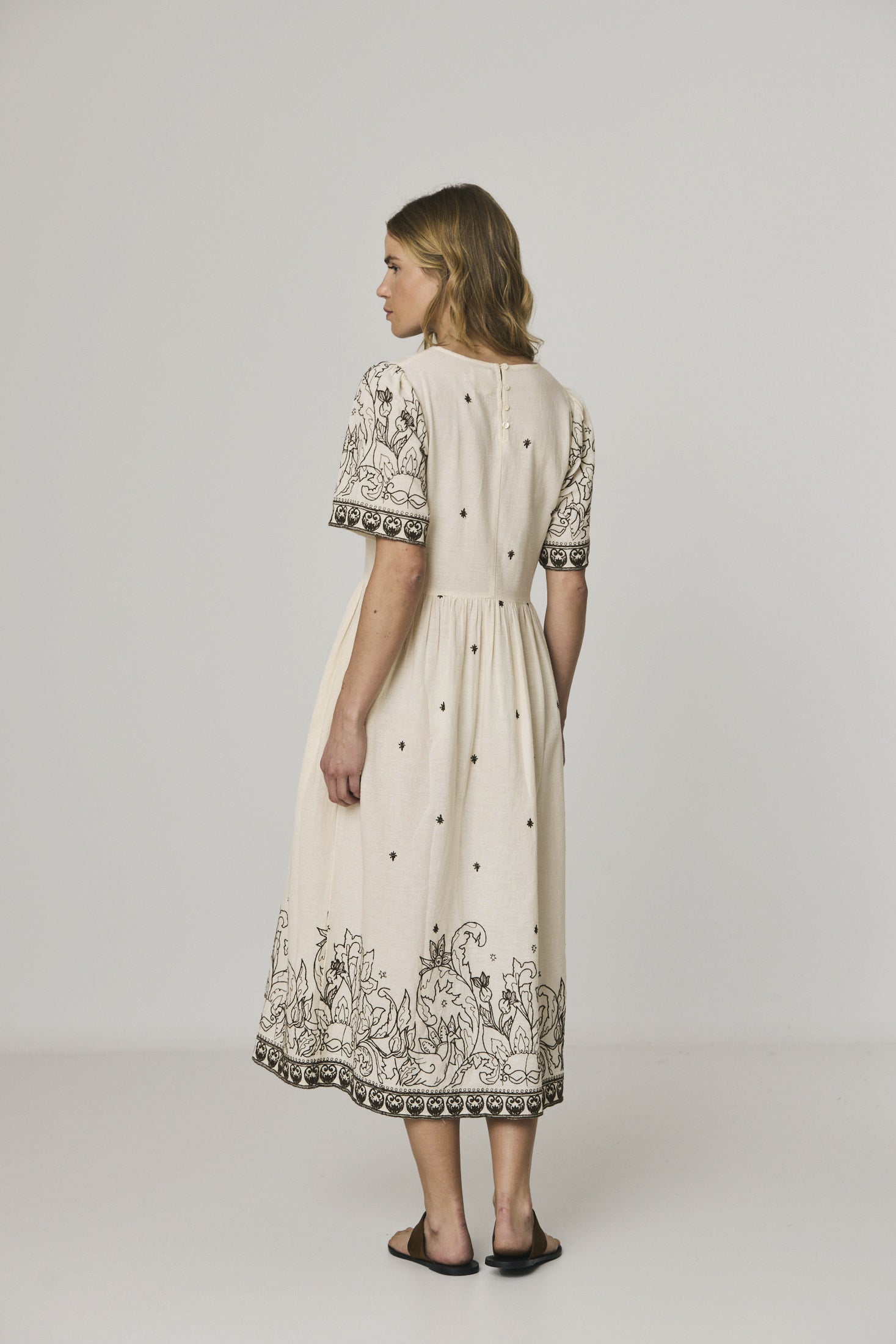 Robe Brodée - Écru