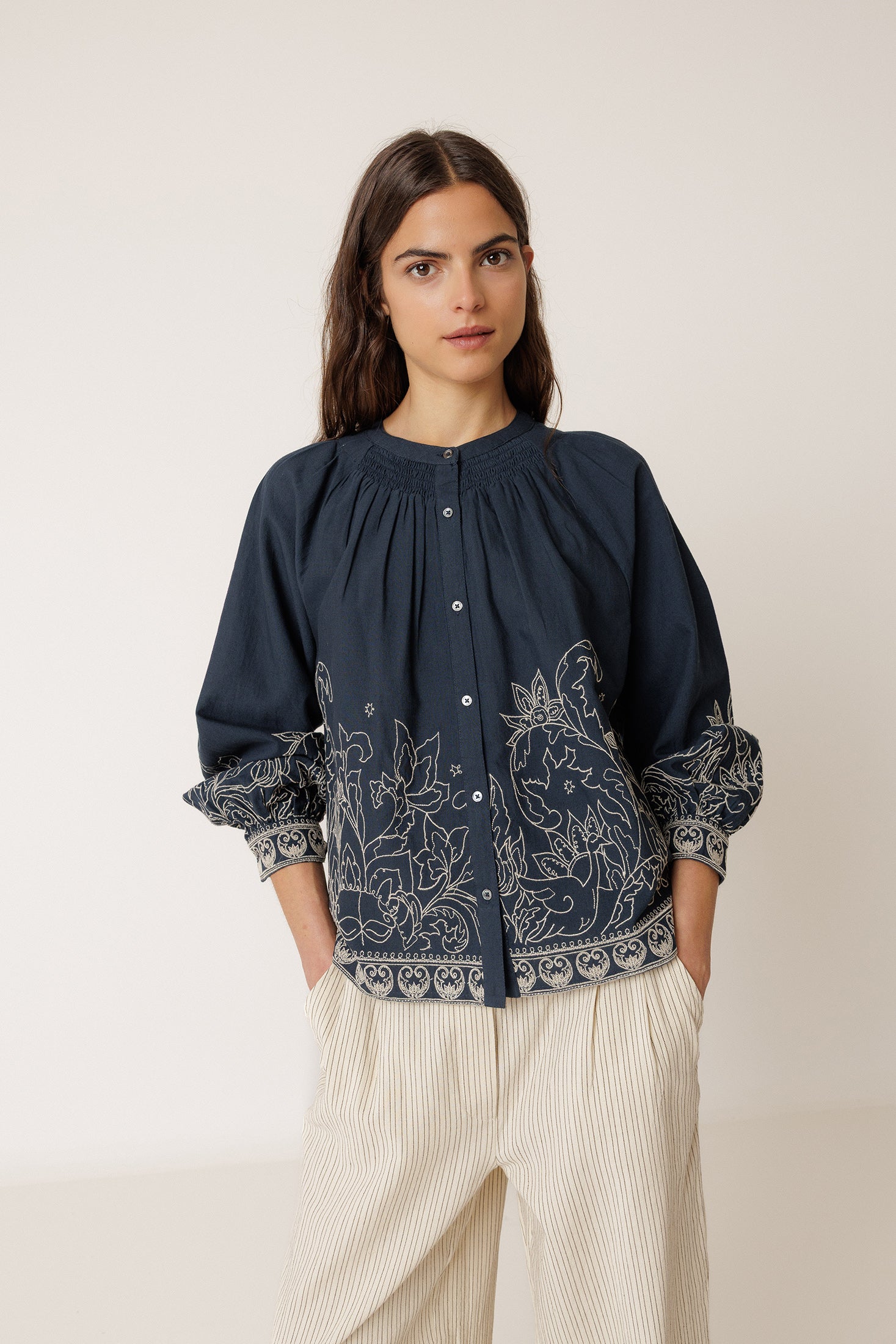 Blouse À Ourlet Fleuri - Bleu Marine