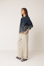 Blouse À Ourlet Fleuri - Bleu Marine