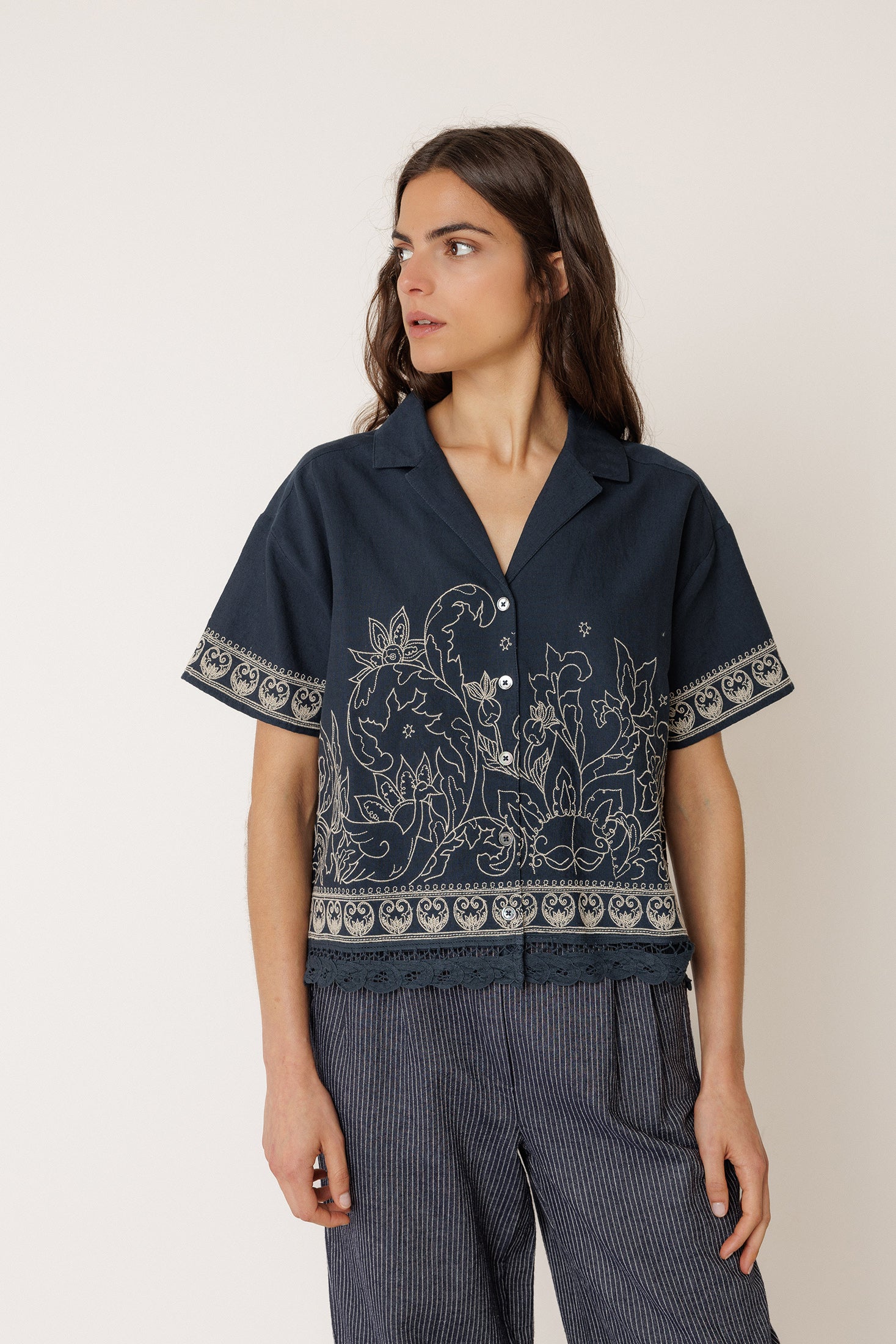 Chemise À Broderie Contrastée - Bleu Marine