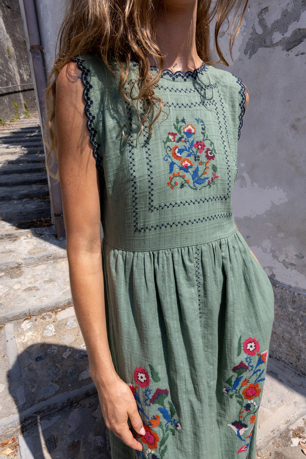 Robe Brodée Au Point De Croix - Émeraude