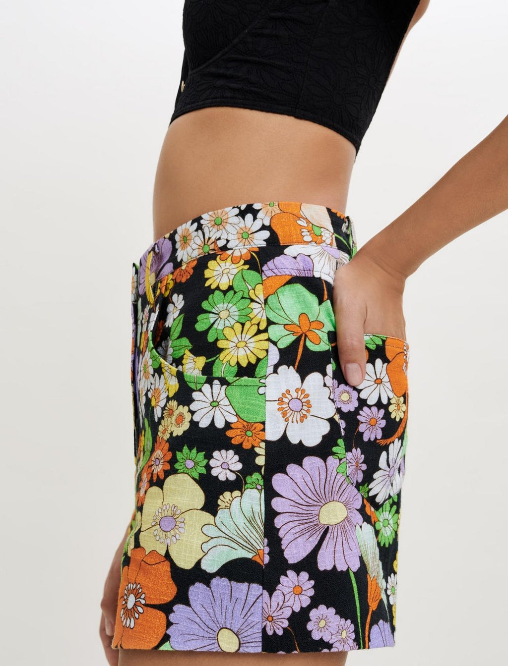 Iseven Shorts - Flower Power Noir