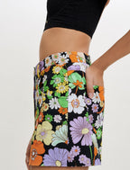 Iseven Shorts - Flower Power Noir