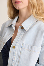 Veste en denim coupe loose avec manches longues boutons dorés et col chemise collection printemps Femme