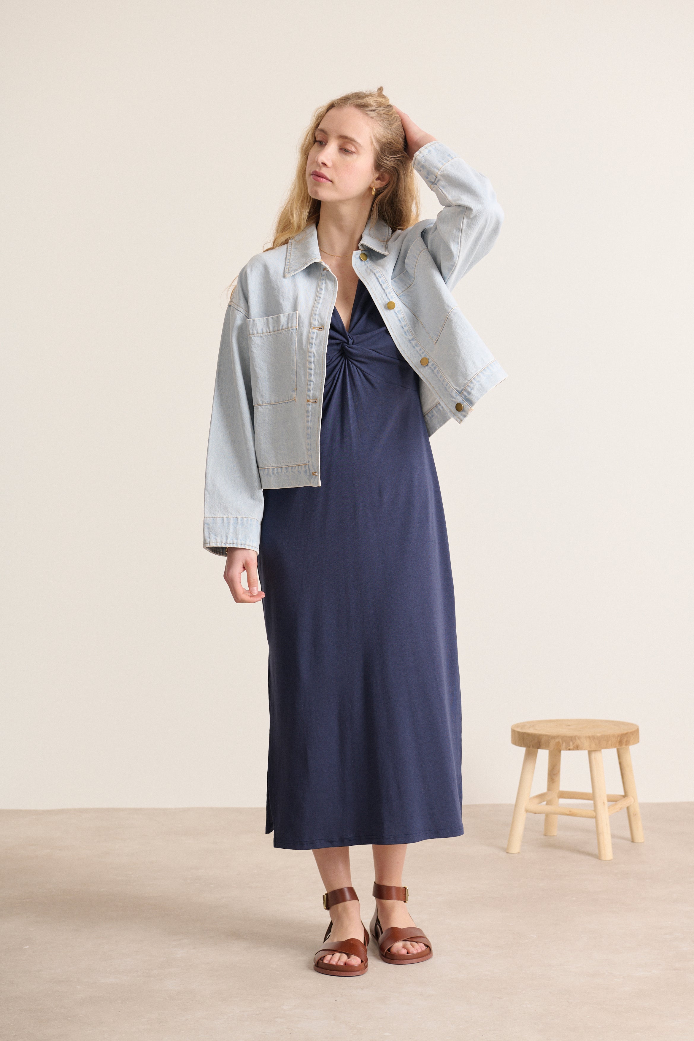 Veston en coton bleu clair regular size avec manches longues et poches poitrine coupe oversize collection femme