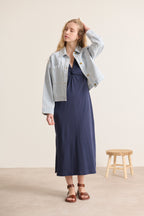 Robe Garance Paris moulante nœud à la poitrine bleu marine avec fentes sur les cotés Collection été marque Paris 