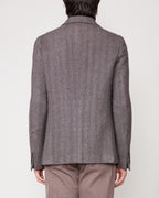 Officine Générale – Veste Leon - Café Foncé/Beige - Homme, veste de costume marron à chevrons portée par un homme, vue de dos