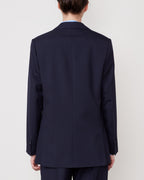 Officine Générale – Veste Giovanni - Bleu Marine - Femme, mannequin de dos portant un blazer bleu marine sur fond blanc